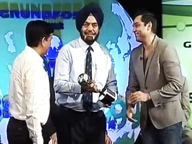 मिशन एनर्जी चैलेंज के विजेताओं को अभय देओल ने दिए पुरस्कार