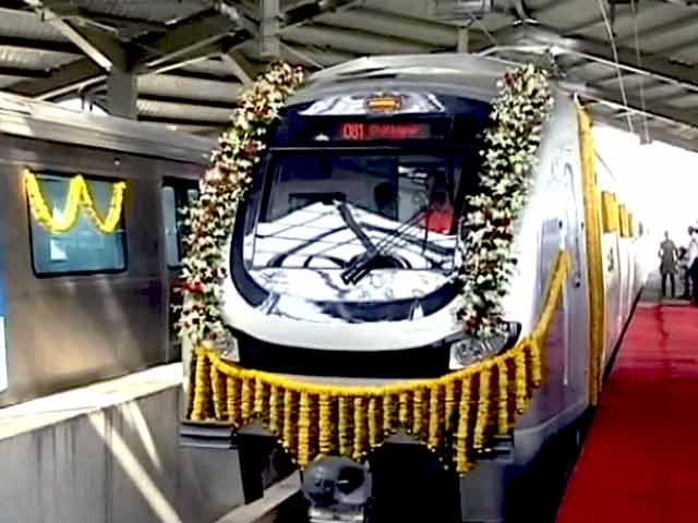 Video : मुंबई मेट्रो शुरू होने से पहले ही विवाद
