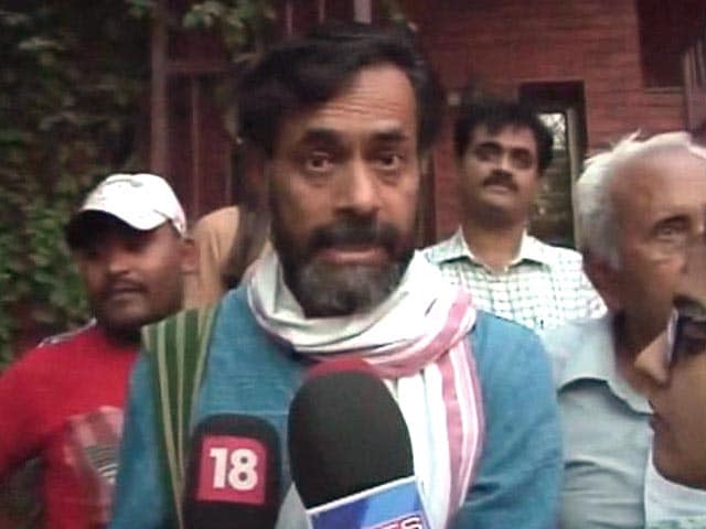 Video : AAP Rejects Resignation of Yogendra Yadav, Kejriwal Calls Him 'Valued Colleague'