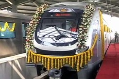 Technical Snag Hits Mumbai Metro on Day One Technical Snag Hits Mumbai Metro on Day One