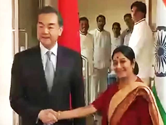 चीन के विदेशमंत्री ने सुषमा स्वराज से मुलाकात की