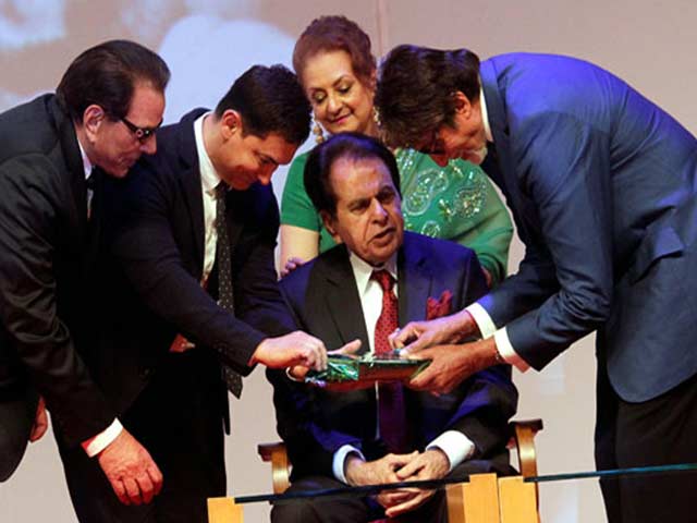 Video : At Dilip Kumar's Book Launch, a VIP Guest List From Bollywood (Aired: June 2014)