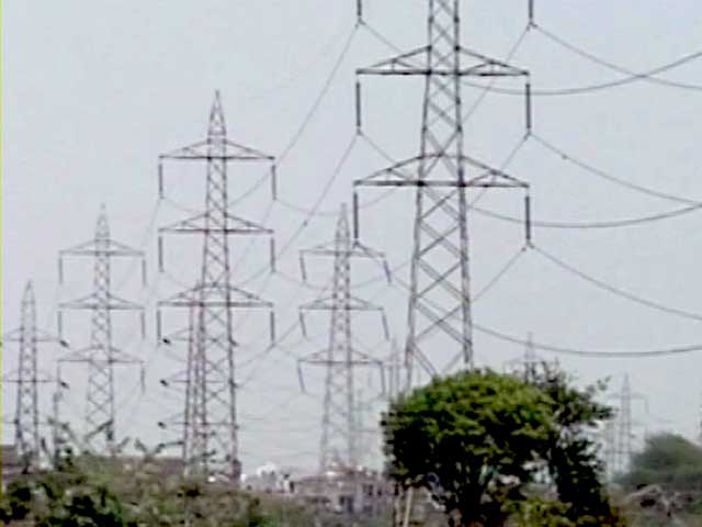 प्राइम टाइम इंट्रो : एक तूफान से इतना बिजली संकट?