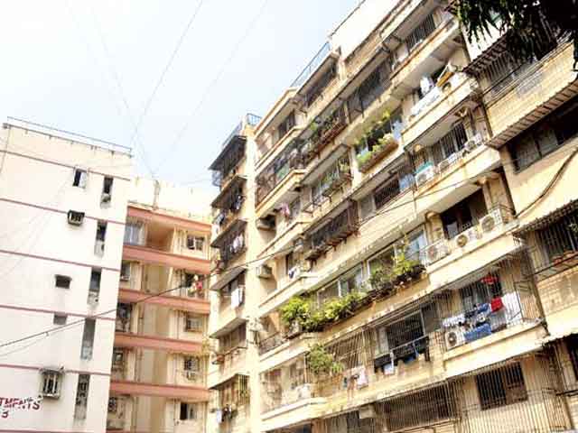 कैंपा कोला सोसाइटी के लोगों के समर्थन में आईं लता मंगेशकर