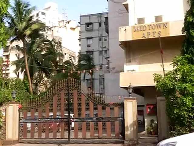 कैंपा कोला कंपाउंड मामला : कुछ लोग न जाने पर अड़े