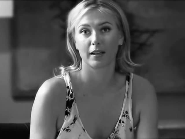 Video : Maria Sharapova and the 'Candid Card Game'