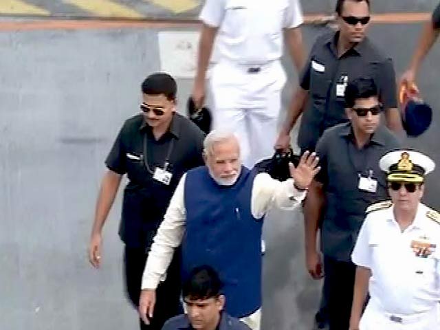 न किसी को आंख दिखाएंगे, न आंख झुकाएंगे : INS विक्रमादित्य पर पीएम नरेंद्र मोदी