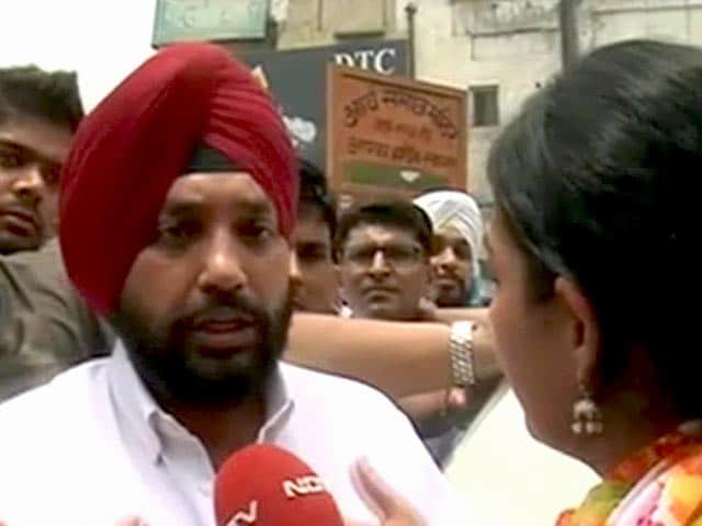 दिल्ली में बिजली-पानी संकट को लेकर कांग्रेस का प्रदर्शन जारी