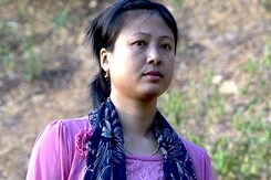 बेड़ियां काटती बेटियां : नीना की लड़ाई बेड़ियां काटती बेटियां : नीना की लड़ाई