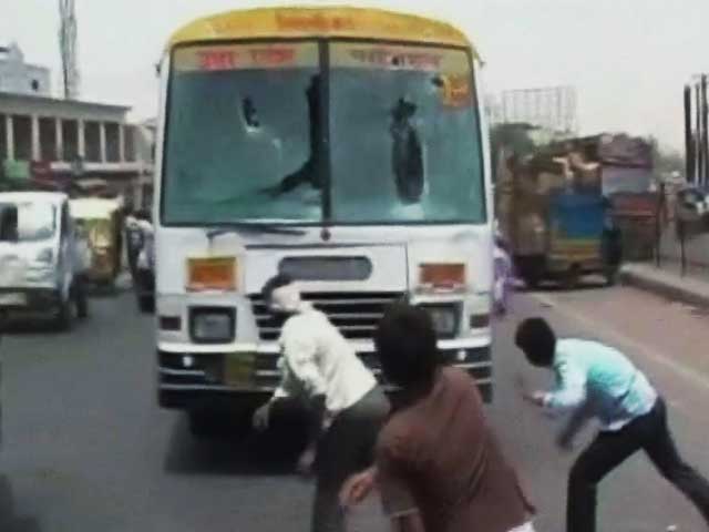 इंडिया 7 बजे : उत्तर प्रदेश में अपराधों की बाढ़