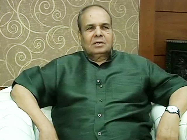 A Governor Says He's Not Hurt by Call to Quit. But He's Not Complying Either