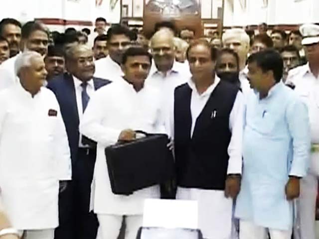 अखिलेश सरकार के बजट में लैपटॉप के लिए पैसा नहीं