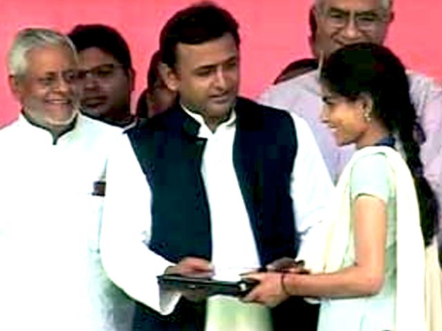 Ctrl+Alt+Del. Akhilesh Yadav Suspends Signature Free Laptop Scheme