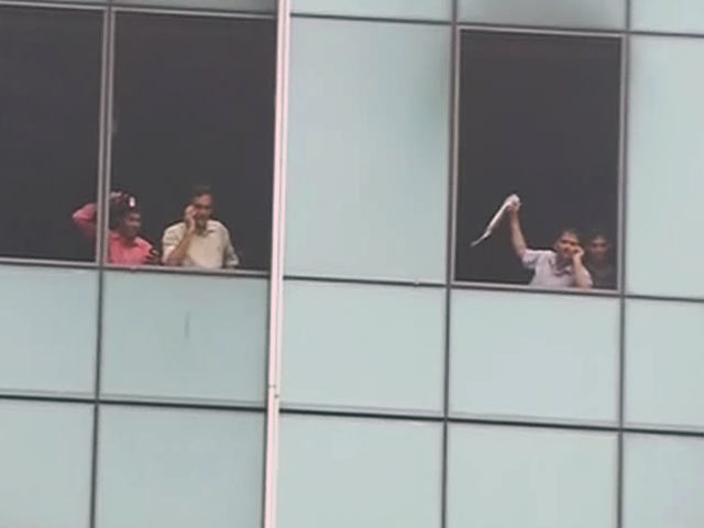 मुंबई : इमारत में लगी आग, कई लोग फंसे