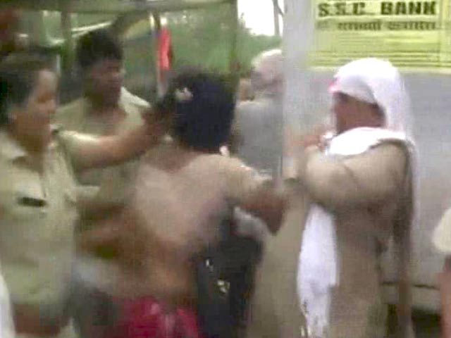 Video : Anti-Encroachment Drive Turns Violent as Cops Assault Protesters in Kanpur