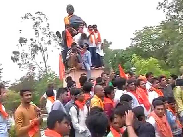 Students Caught in Row Over 4-Year Course at Delhi University