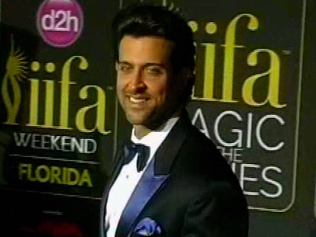 Hrithik Congratulates Kriti and Kiara