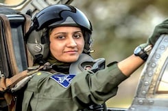 आतंकियों पर भारी पाकिस्तान की पहली महिला फाइटर पायलट आतंकियों पर भारी पाकिस्तान की पहली महिला फाइटर पायलट
