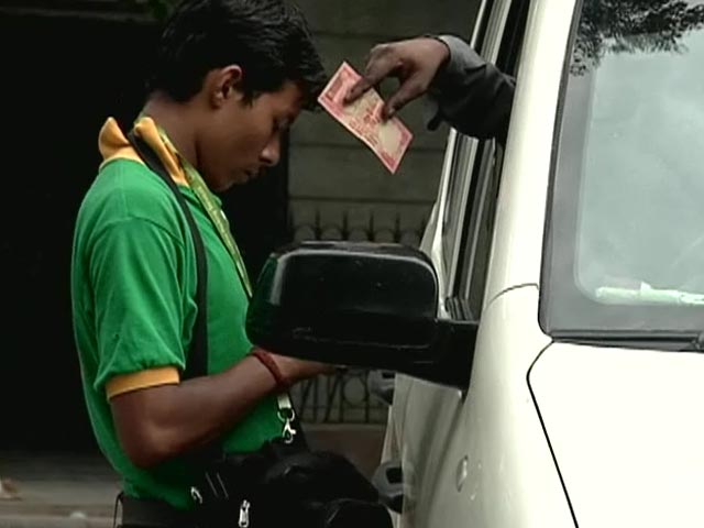 कनॉट प्लेस : पार्किंग रेट बढ़े, गाड़ियां घटीं