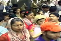 यूजीसी-डीयू विवाद : वीसी के घर तक प्रदर्शन यूजीसी-डीयू विवाद : वीसी के घर तक प्रदर्शन