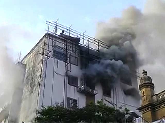 मुंबई के सीएसटी रेलवे स्टेशन पर लगी आग