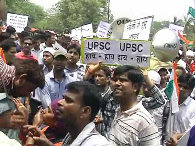 Videos : पीछे छूटती हिंदी : सड़कों पर उतरे यूपीएससी उम्मीदवार