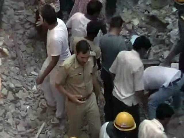 Video : 7 Killed After 4-Storey Building Collapses in Delhi