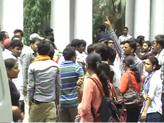 Videos : यूपीएससी उम्मीदवारों का प्रदर्शन, हिरासत में लिए गए छात्र