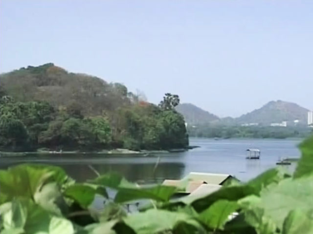 जलाशयों में कम होता पानी