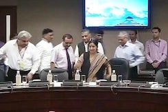इराक संकट पर सुषमा ने की अहम बैठक इराक संकट पर सुषमा ने की अहम बैठक