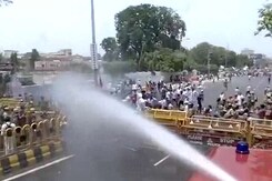 खराब कानून-व्यवस्था : यूपी विधानसभा के बाहर बीजेवाईएम का प्रदर्शन खराब कानून-व्यवस्था : यूपी विधानसभा के बाहर बीजेवाईएम का प्रदर्शन