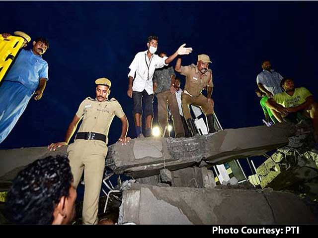 Videos : चेन्नई : 60 घंटे बाद मलबे से निकले तीन जिंदा लोग