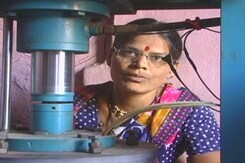 Real Women, Incredible Lives: Struggling Entrepreneur to National Award Winner Real Women, Incredible Lives: Struggling Entrepreneur to National Award Winner
