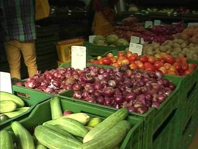 Video : Price Rise: Government Cracks Down on Hoarders, Will Sell Onions at Wholesale Rates