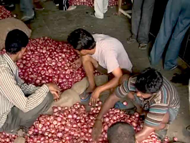 प्याज के आगे नई सरकार भी पस्त!