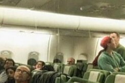 Flight Turns Back to Los Angeles After Leak 'Floods Aisles' Flight Turns Back to Los Angeles After Leak 'Floods Aisles'