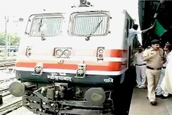 दिल्ली से आगरा के बीच सेमी बुलेट ट्रेन का ट्राइल रन दिल्ली से आगरा के बीच सेमी बुलेट ट्रेन का ट्राइल रन