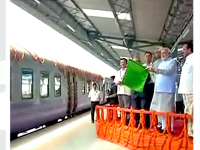 Video : पीएम ने कटरा-उधमपुर रेल लाइन को दिखाई हरी झंडी