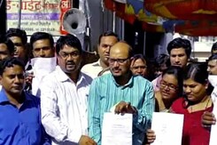 महाराष्ट्र में हड़ताली डॉक्टरों पर कार्रवाई, 50 बर्खास्त महाराष्ट्र में हड़ताली डॉक्टरों पर कार्रवाई, 50 बर्खास्त