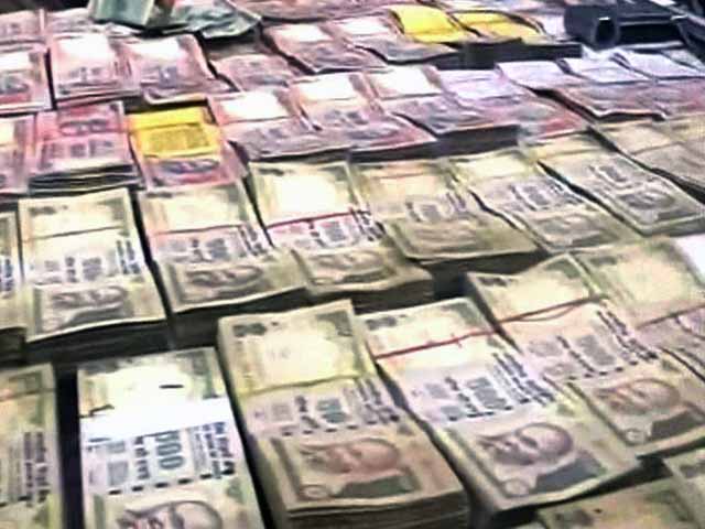 Video : Whose Cash is it? A Crore Allegedly Robbed from BJP Leader's Home