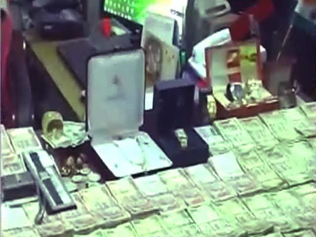 बीजेपी सांसद गिरिराज सिंह के घर से चोरी हुए एक करोड़ रुपये किसके?