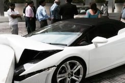 Watch How Valet Crashed Lamborghini Gallardo at a Delhi Hotel Watch How Valet Crashed Lamborghini Gallardo at a Delhi Hotel