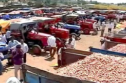 खबरों की खबर : जमाखोरी की कितनी परतें? खबरों की खबर : जमाखोरी की कितनी परतें?