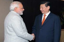 चीन के राष्ट्रपति शी जिनपिंग से मिले नरेंद्र मोदी चीन के राष्ट्रपति शी जिनपिंग से मिले नरेंद्र मोदी