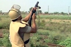 यूपी : डिवीजनल कमिश्नर के खिलाफ धरने पर बैठेंगे बीजेपी नेता यूपी : डिवीजनल कमिश्नर के खिलाफ धरने पर बैठेंगे बीजेपी नेता