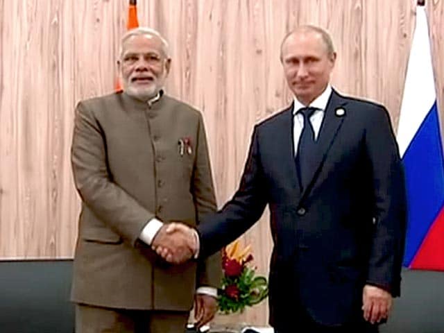 रूस के राष्ट्रपति पुतिन से मिले प्रधानमंत्री नरेंद्र मोदी