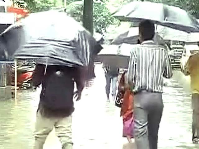 मुंबई में पानी की दोहरी मार