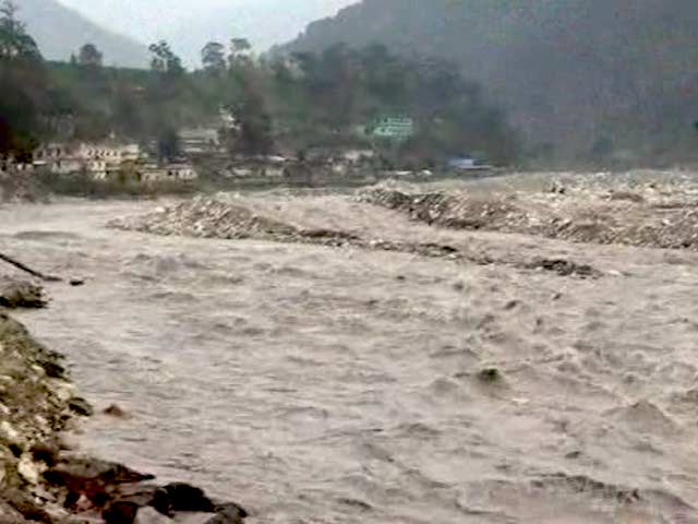 उत्तराखंड के कई इलाकों में भारी बारिश, बद्रीनाथ, केदारनाथ यात्रा रोकी गई