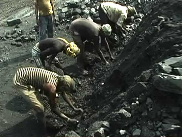 Videos : बिजलीघरों के पास कोयले की भारी किल्लत