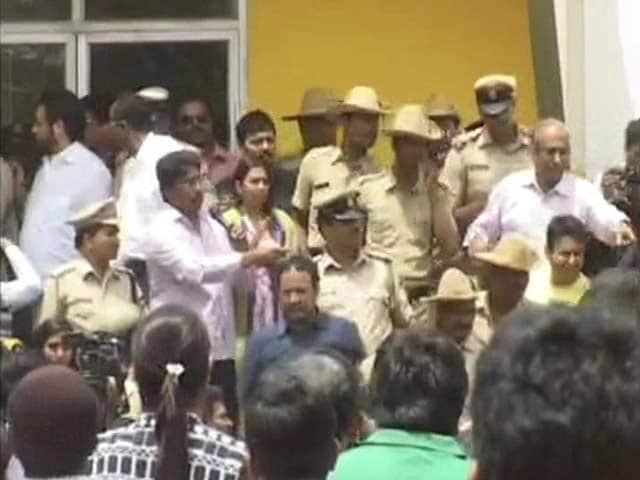 Video : 6-Year-Old's Alleged Rape in School Sparks Massive Protests in Bangalore